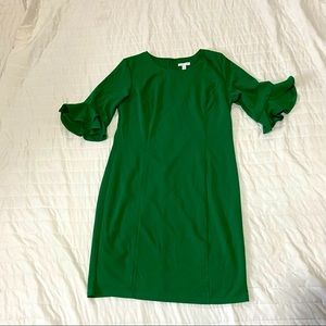 EUC New York & Company Emerald Green Bodycon dress w/ bell sleeve detail